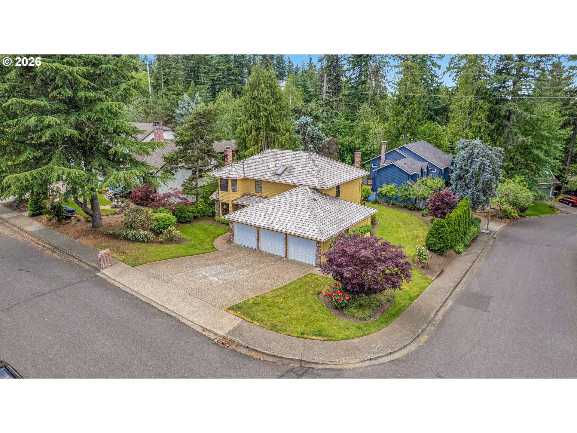 6401 Southwest Dolph Drive Portland, OR 97219 - Photo 4 of 48 Yard