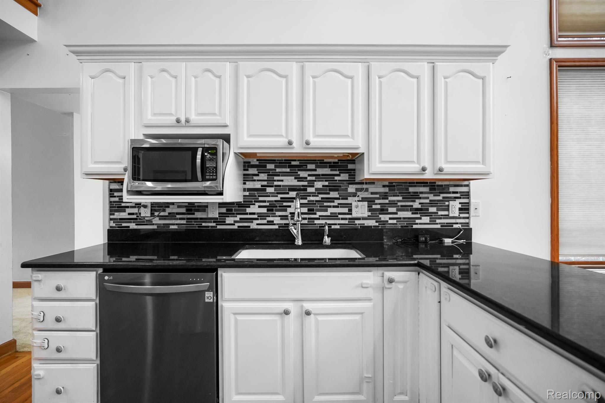 11193 Chicago Road Warren, MI 48093 - Photo 7 of 39 Gallery Image 7