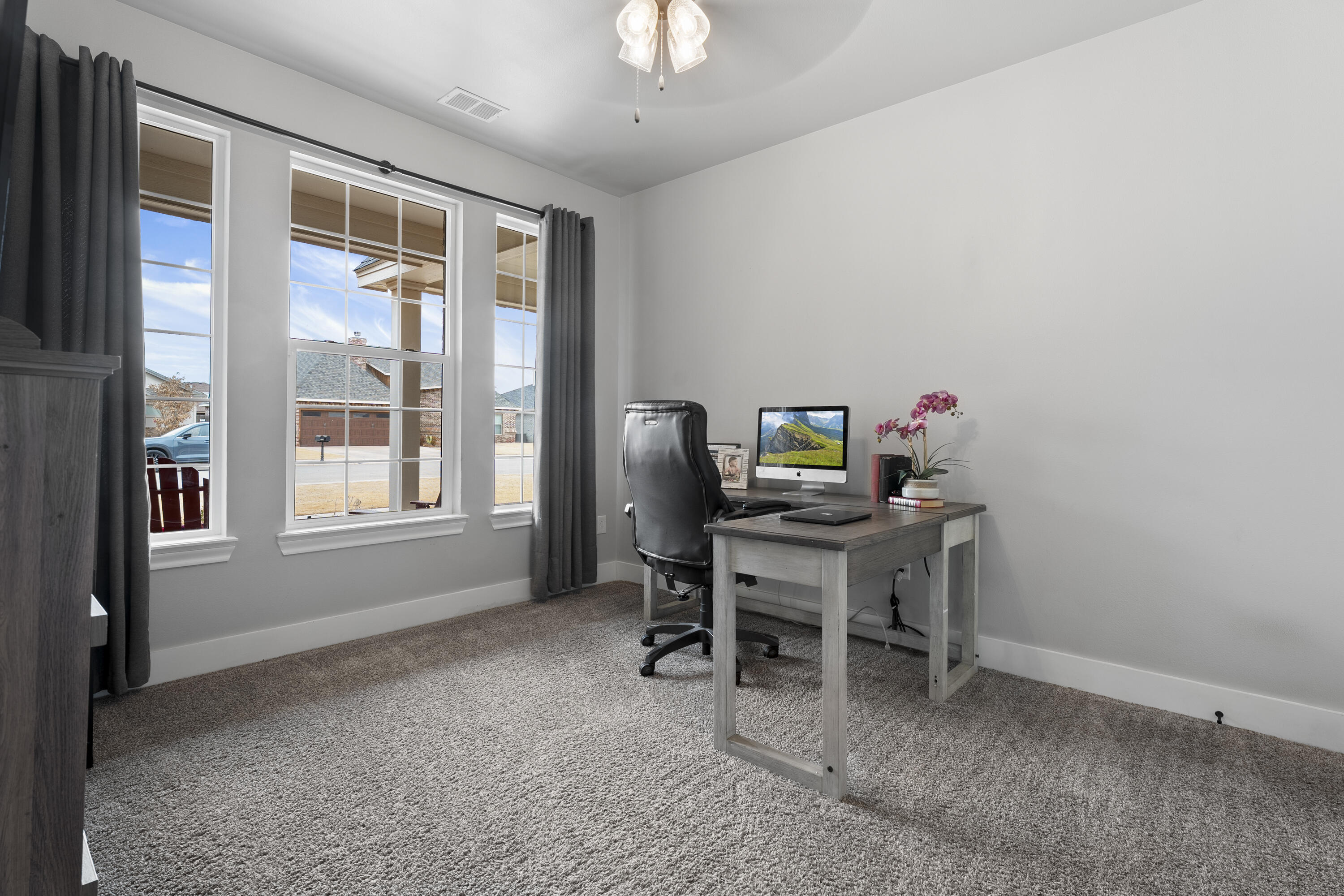 1122 16th Street Shallowater, TX 79363 - Photo 20 of 32 a workspace with furniture and a window