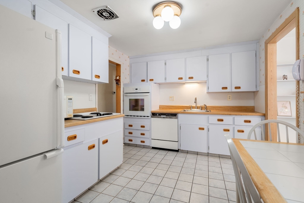 39 McAdams Road Framingham, MA 01701 - Photo 8 of 20 Gallery Image 8