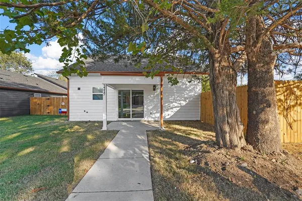 $1,350 | 2217 Sayle Street, Unit B, Greenville, TX 75401