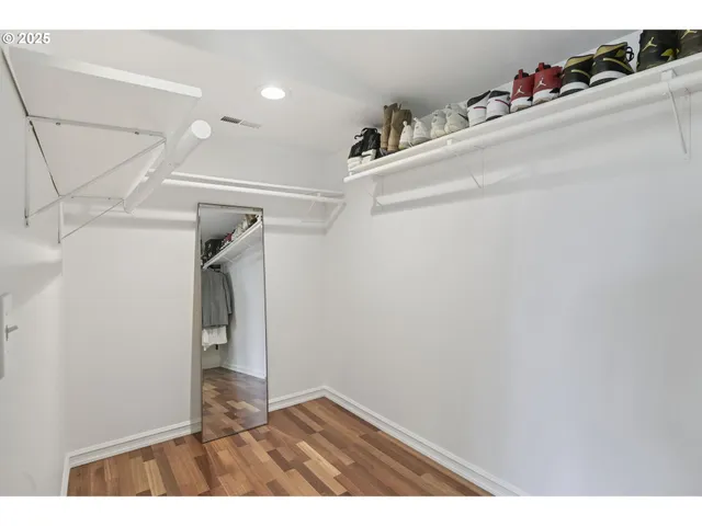 a view of utility room