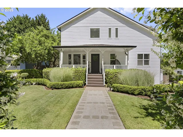 a view of a back yard of the house