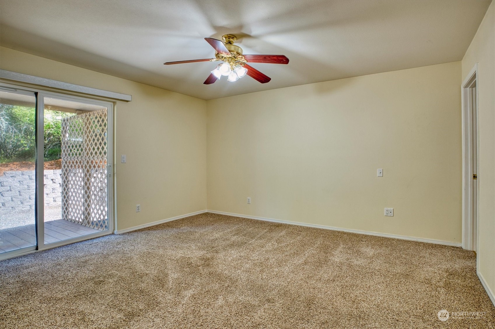 581 Ridge View Drive Sequim, WA 98382 - Photo 15 of 40 an empty room with window