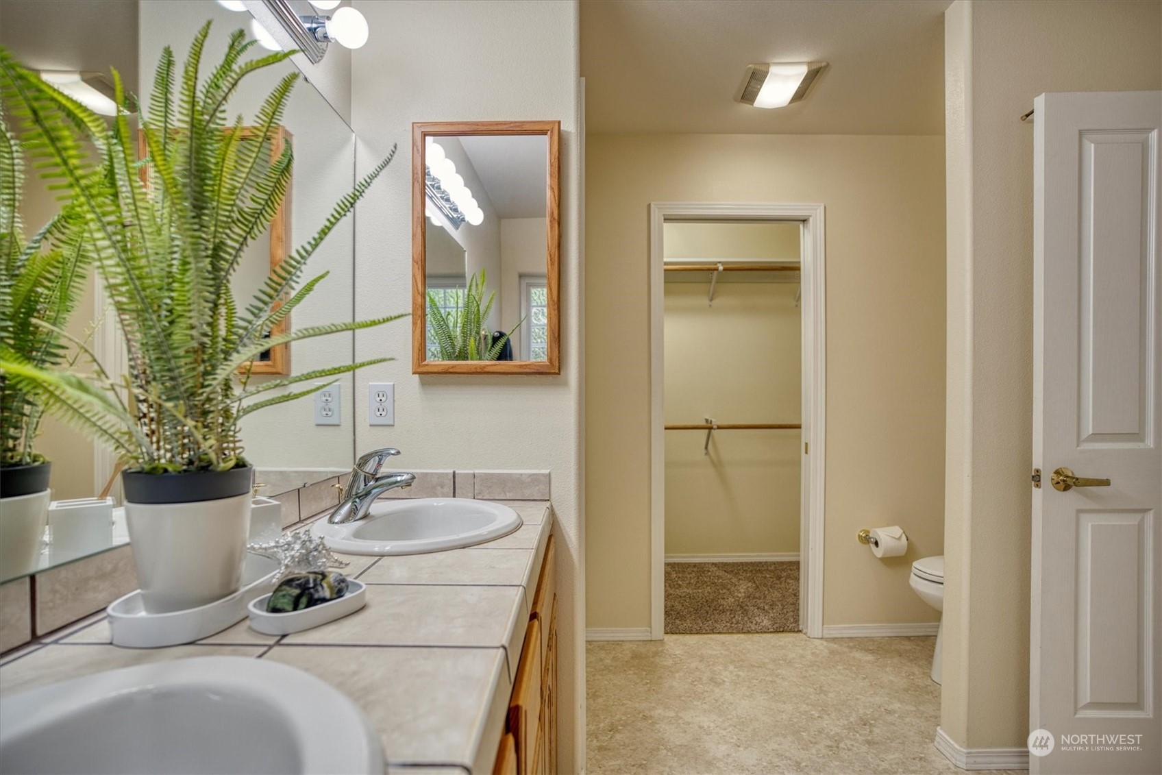 581 Ridge View Drive Sequim, WA 98382 - Photo 19 of 40 a bathroom with a sink and mirror