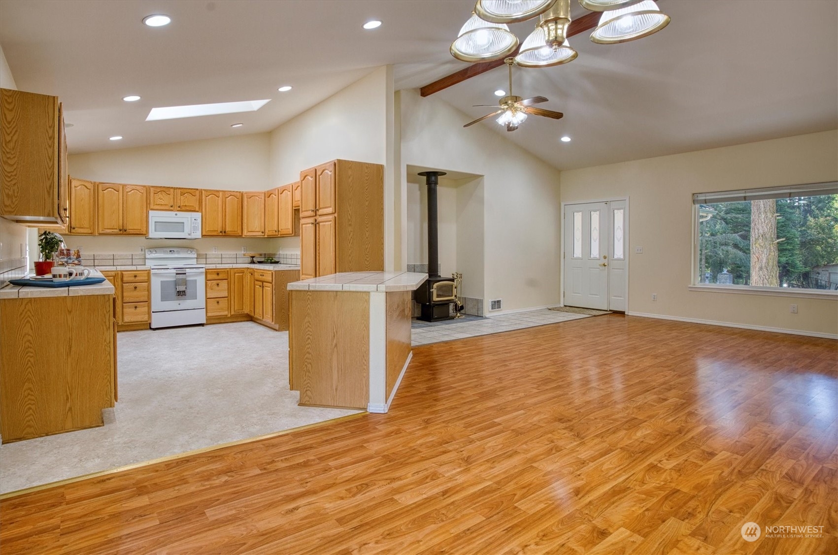 581 Ridge View Drive Sequim, WA 98382 - Photo 8 of 40 a view of a kitchen and a microwave