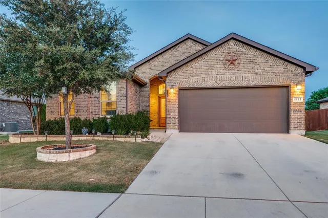 $350,000 | 1133 Belsay Lane, Saginaw, TX 76131