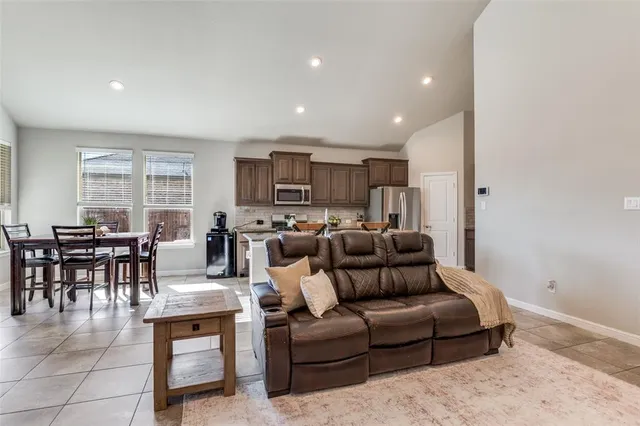 $350,000 | 1133 Belsay Lane, Saginaw, TX 76131