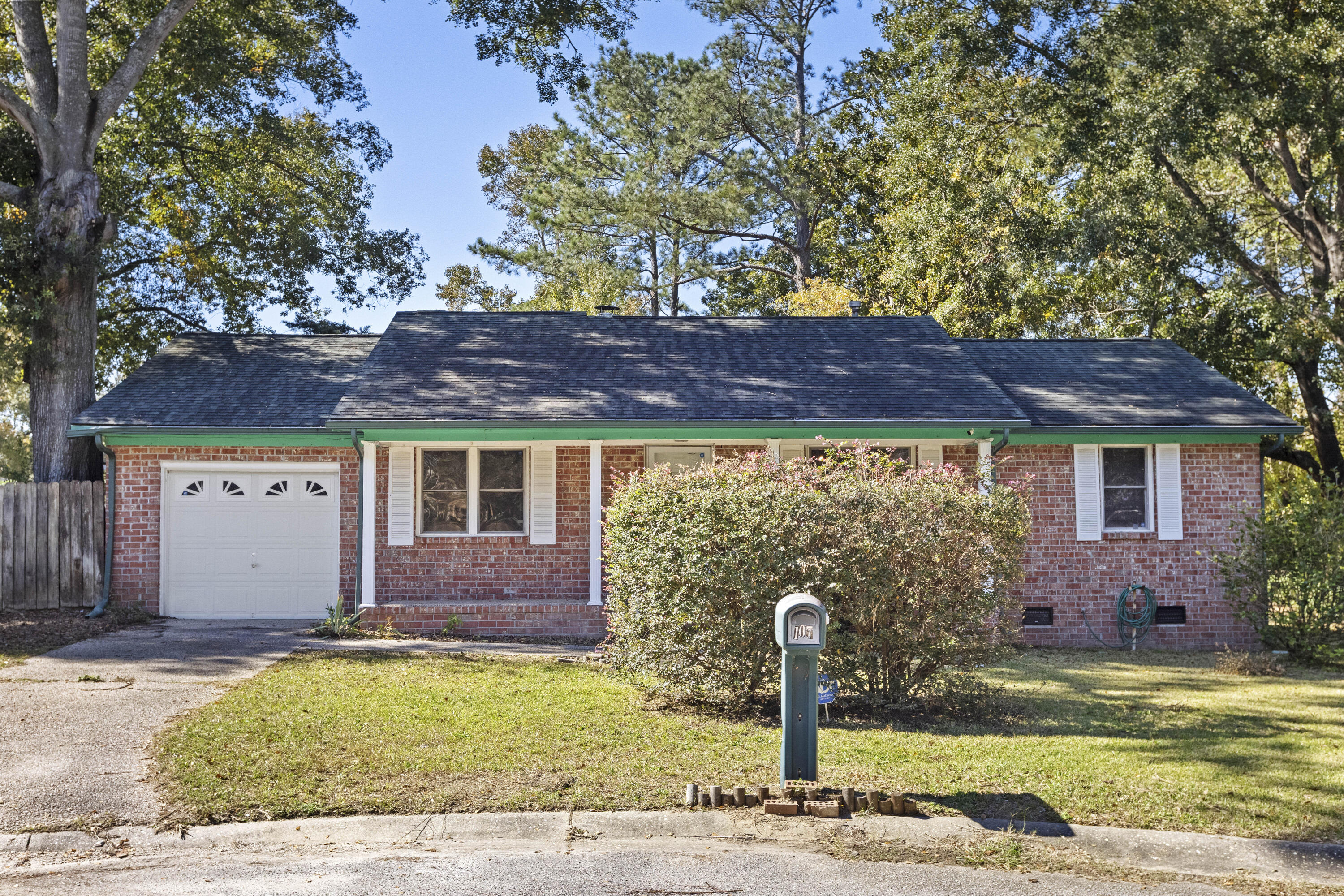 107 Clemson Court Ladson, SC 29456 - Photo 3 of 37 107OldeClemsonCt-CasaVerdeMediaLLC37