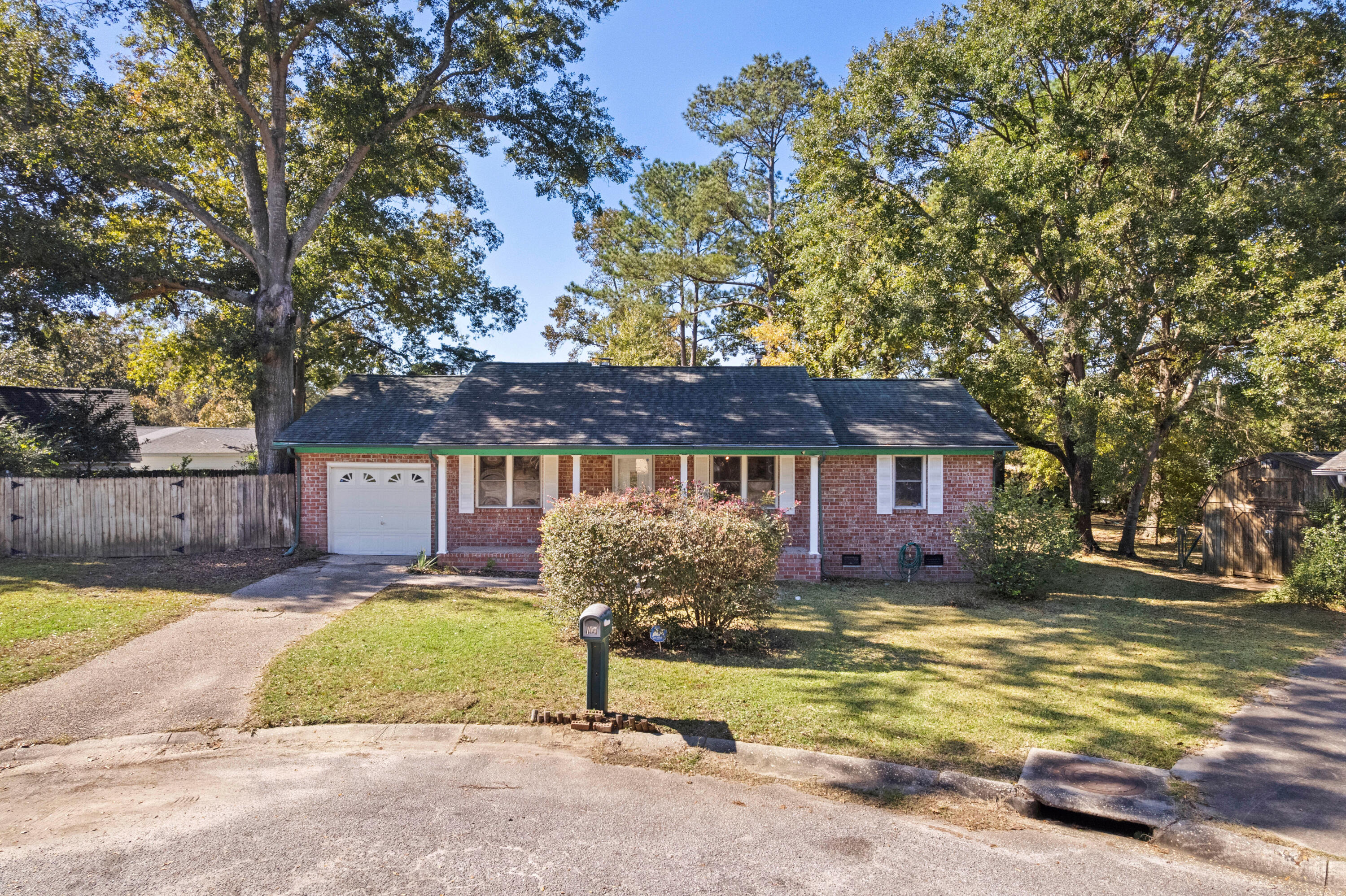 107 Clemson Court Ladson, SC 29456 - Photo 4 of 37 107OldeClemsonCt-CasaVerdeMediaLLC2