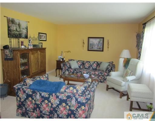 6 Yeger Road West Windsor, NJ 08550 - Photo 2 of 17 Gallery Image 2
