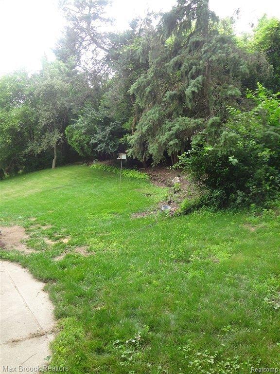 738 Baylor Road Rochester, MI 48309 - Photo 10 of 11 Backyard