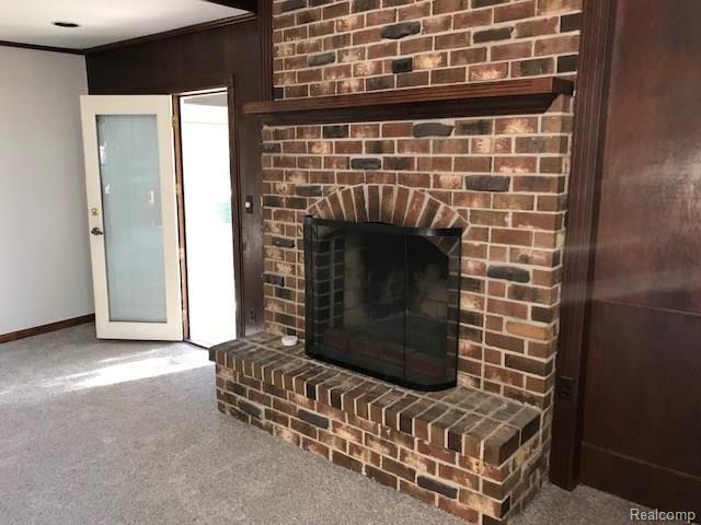 999 Roslyn Road Grosse Pointe Woods, MI 48236 - Photo 12 of 17