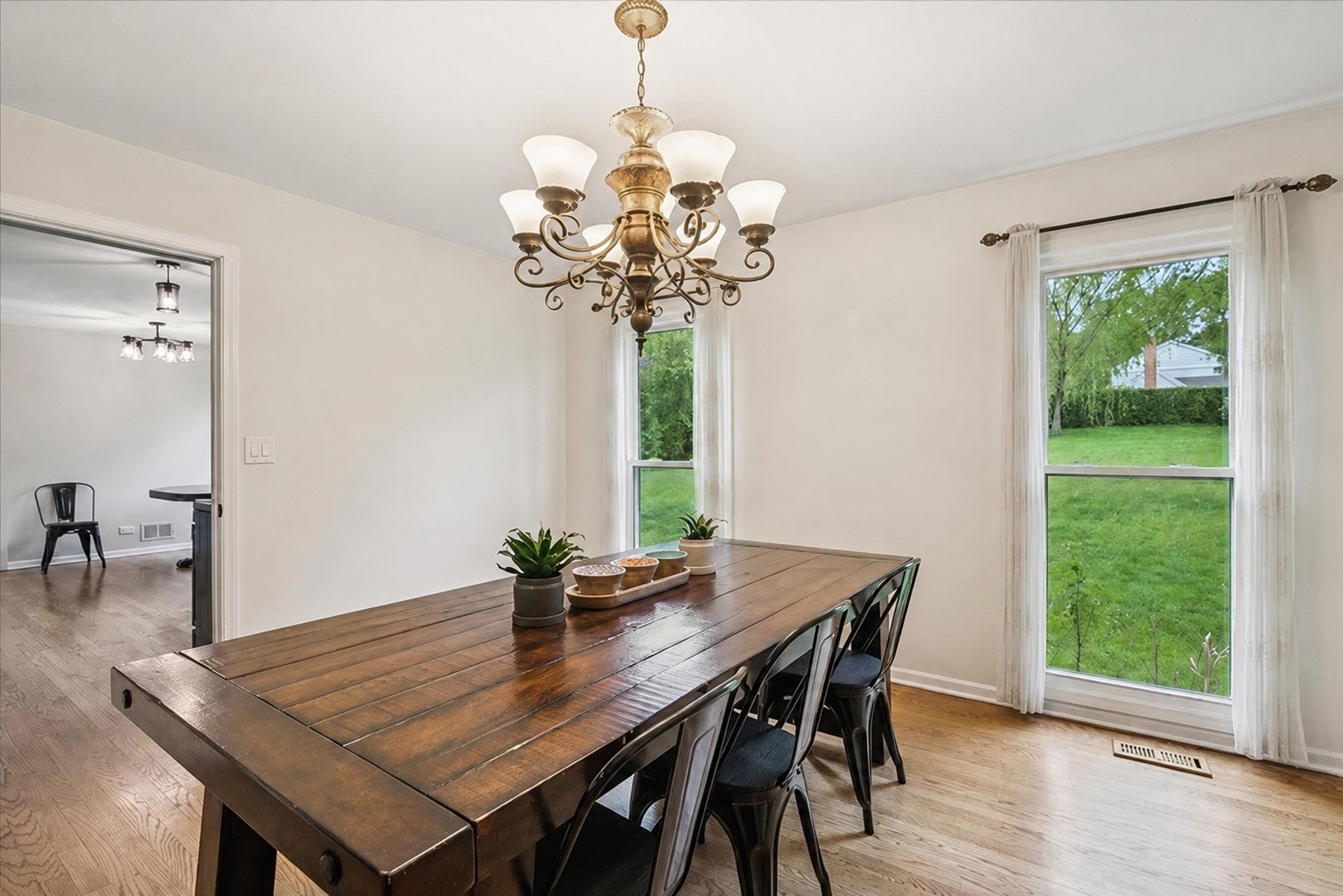 250 Wilshire Road Lake Forest, IL 60045 - Photo 6 of 28 a view of a dining room with a table and chairs