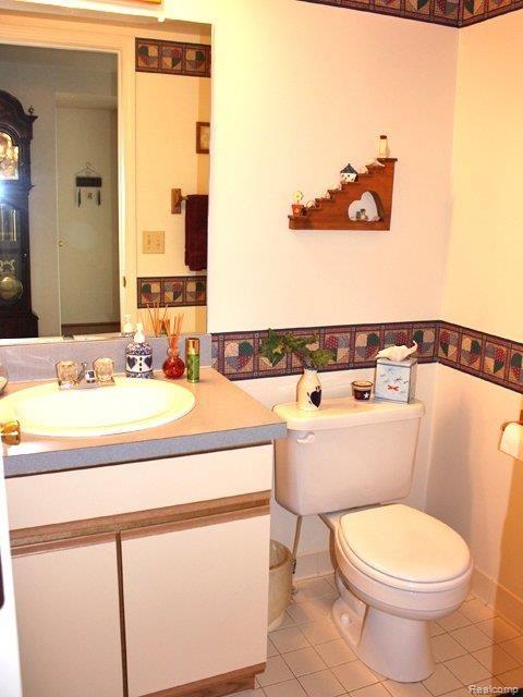 21660 Quail Ridge Drive Riverview, MI 48193 - Photo 10 of 15 1/2 bath w/ceramic tile floor!