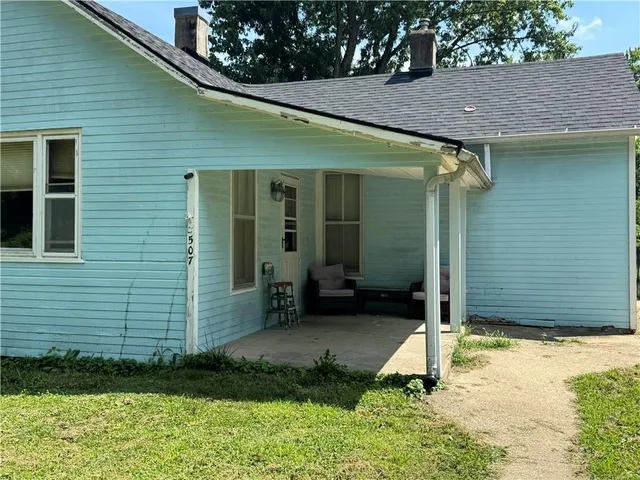 $130,000 | 507 Santa Fe Street, Leavenworth, KS 66048