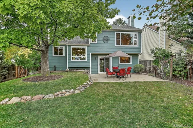 a view of a house with a backyard