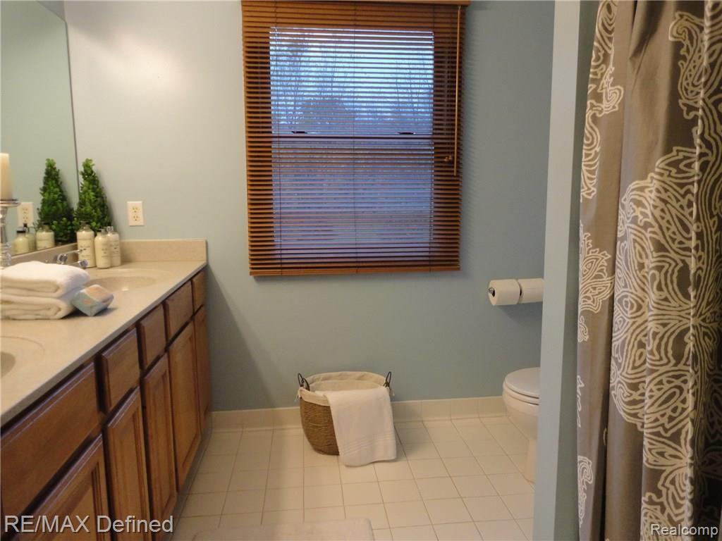 7675 Woodview Road Clarkston, MI 48348 - Photo 31 of 40 main bath.jpg
