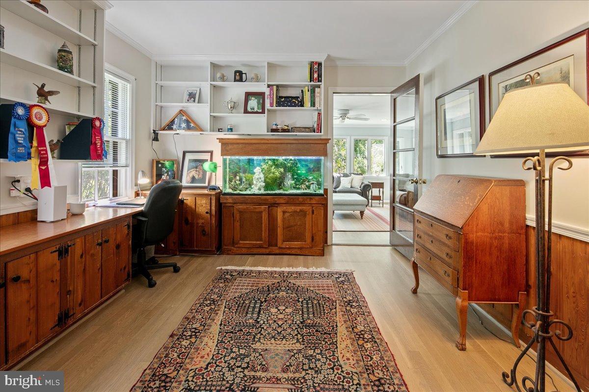 12421 Henderson Road Clifton, VA 20124 - Photo 30 of 90 Main Level 5th Bedroom