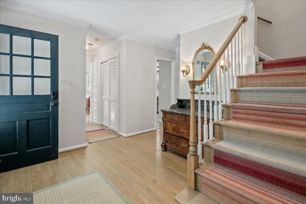 12421 Henderson Road Clifton, VA 20124 - Photo 32 of 90 Spacious Entry Foye.