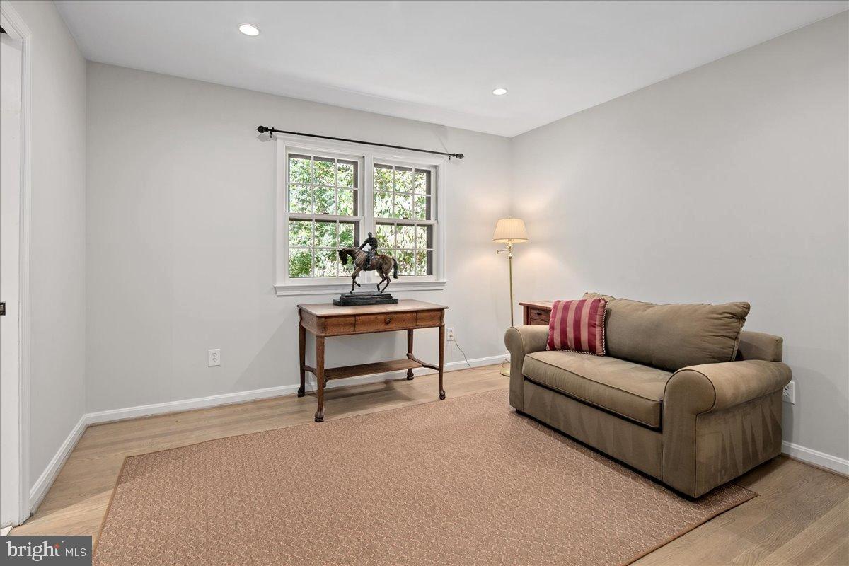 12421 Henderson Road Clifton, VA 20124 - Photo 42 of 90 .