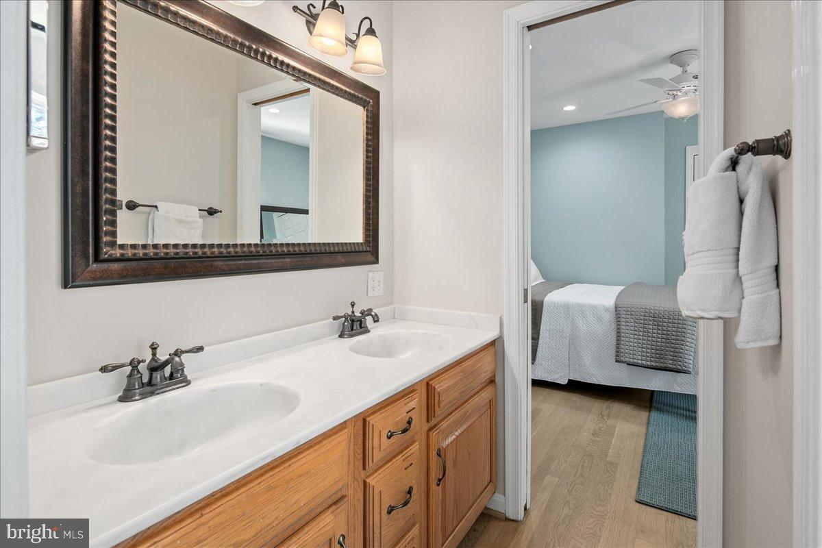 12421 Henderson Road Clifton, VA 20124 - Photo 50 of 90 Elegant dual-sink bathroom Jack & Jill Bathroom