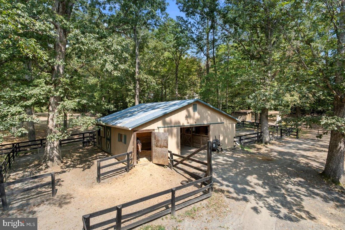 12421 Henderson Road Clifton, VA 20124 - Photo 65 of 90 Barn Access to Private Paddocks
