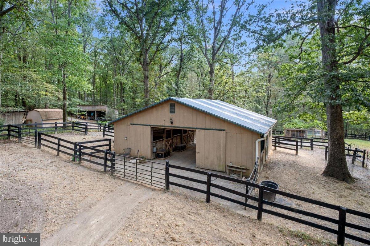 12421 Henderson Road Clifton, VA 20124 - Photo 67 of 90 Horse Barn & Chicken Coop