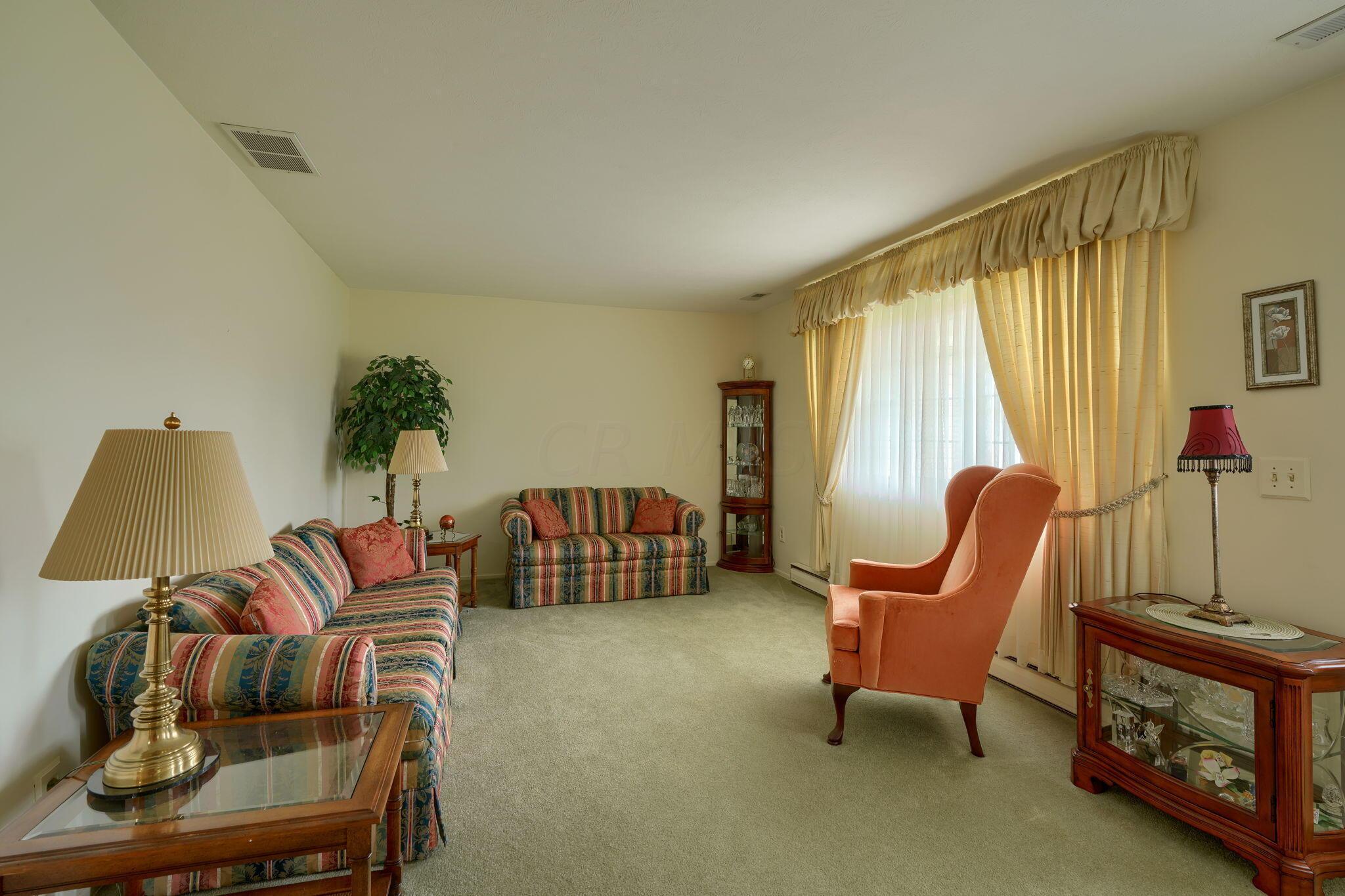 12407 Cleo Road Orient, OH 43146 - Photo 7 of 30 Living Room
