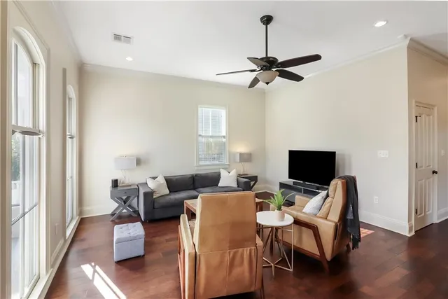 $3,200 | 2045 Chippewa Street, New Orleans, LA 70130