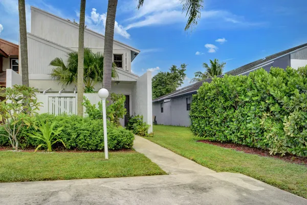 $2,800 | 1348 The 12th, Wellington, FL 33414