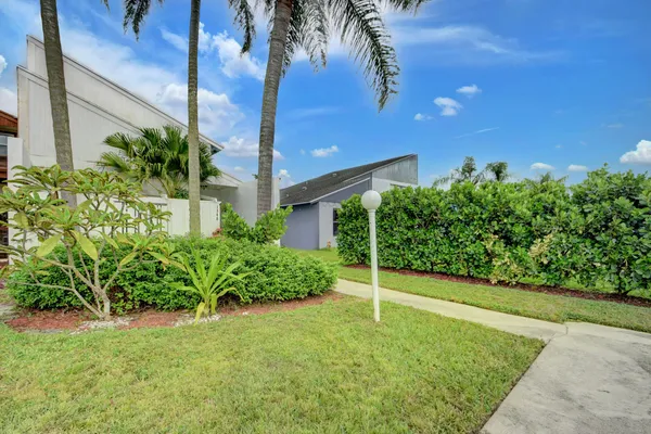 $2,800 | 1348 The 12th, Wellington, FL 33414