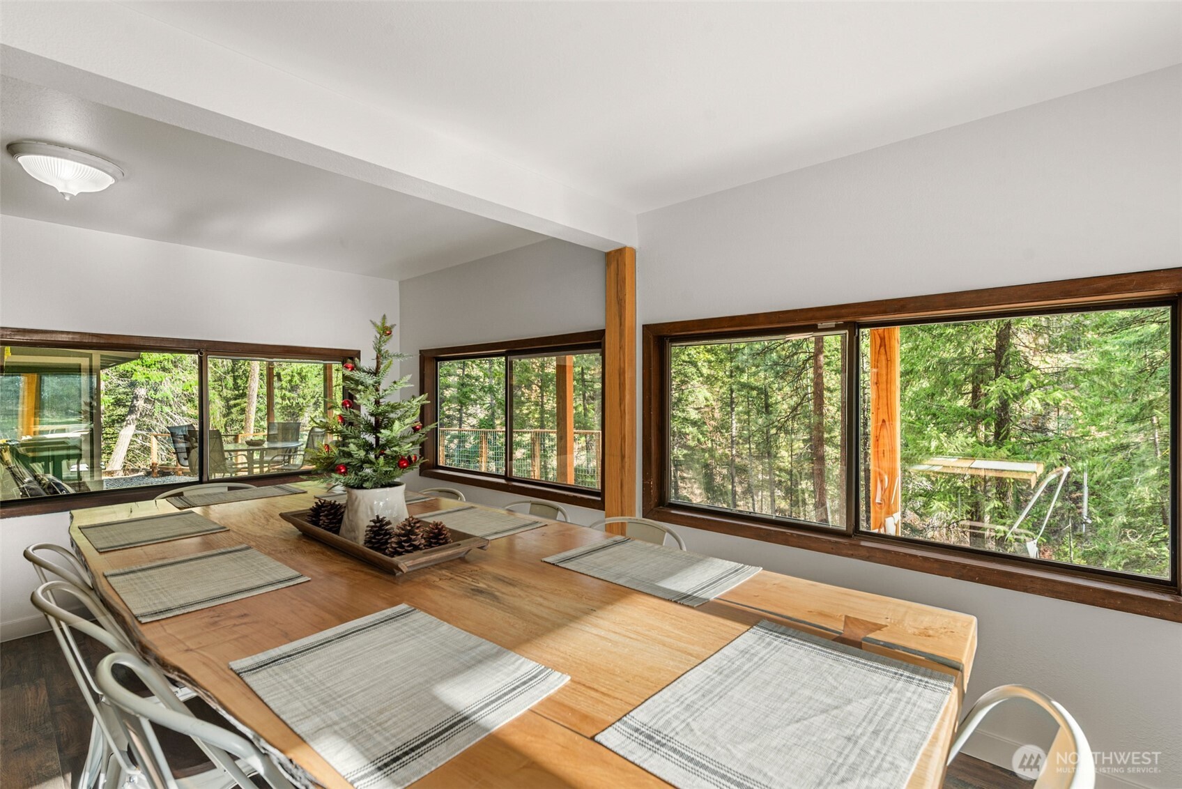 695 Sand Creek Road Cashmere, WA 98815 - Photo 23 of 40 a living room with furniture and large windows