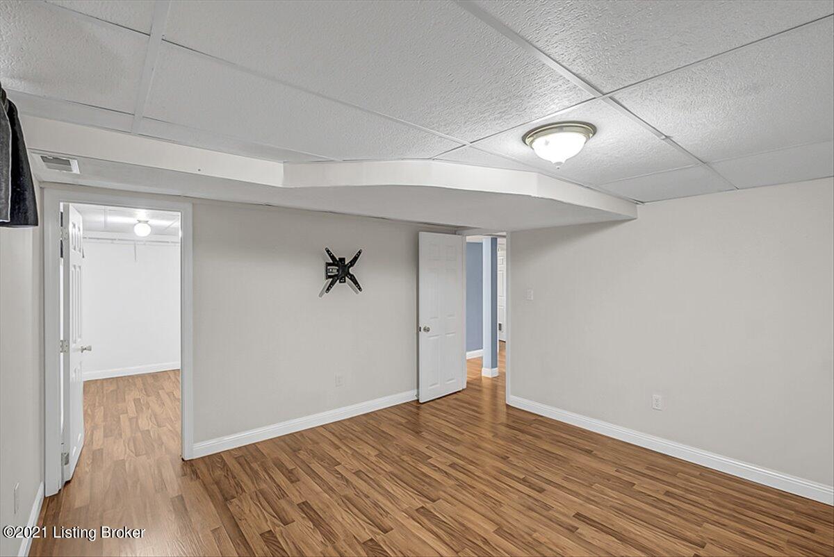 4244 Middlebrook Road Louisville, KY 40207 - Photo 31 of 36 37-4244 Middlebrook Rd-136