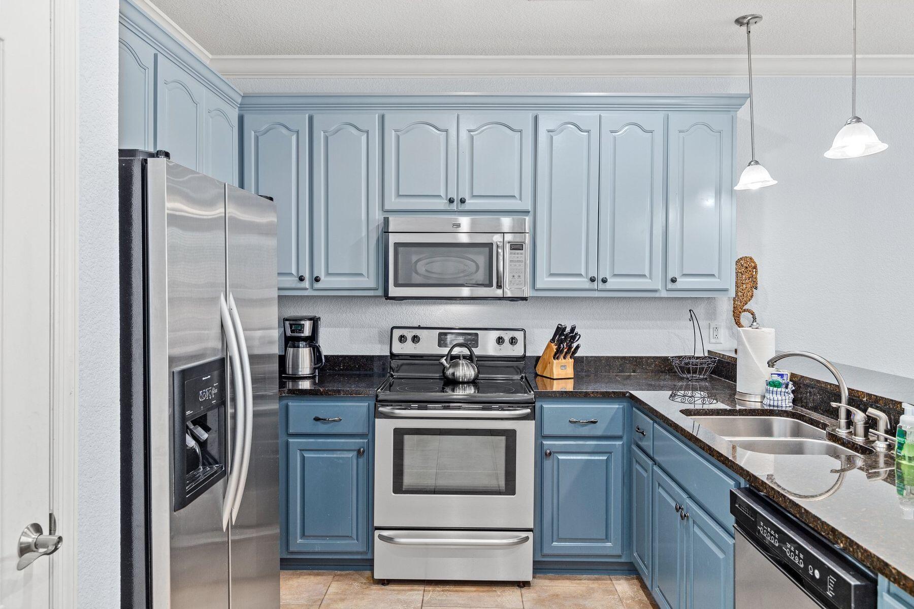 156 Southfields Road Panama City Beach, FL 32413 - Photo 6 of 35 a kitchen with granite countertop a refrigerator stove and sink