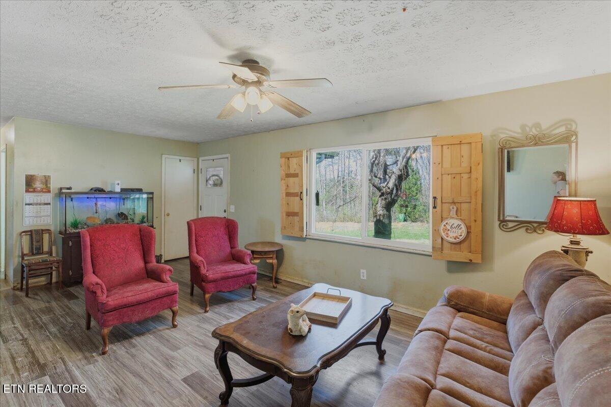 1144 Rocky Springs Road Madisonville, TN 37354 - Photo 11 of 42 06-Living Room