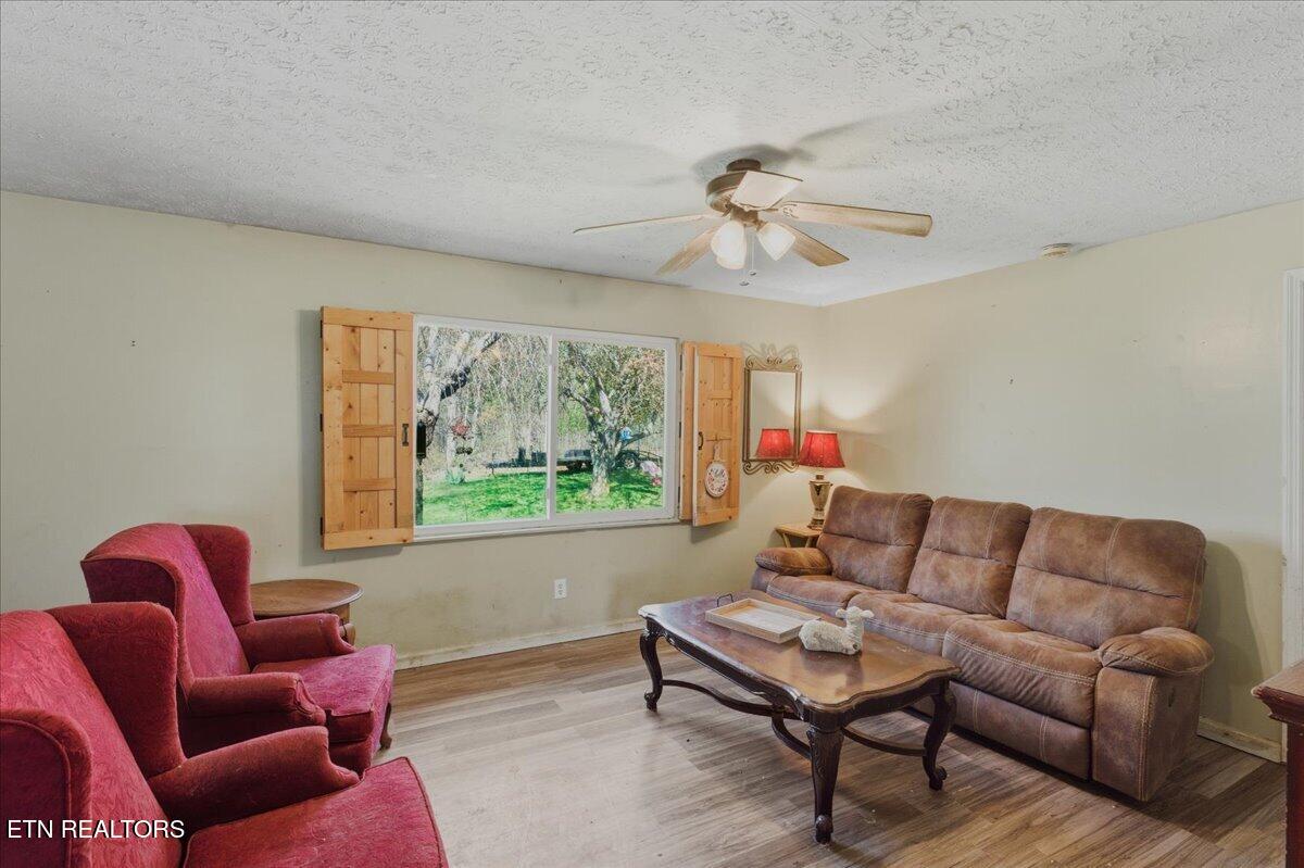 1144 Rocky Springs Road Madisonville, TN 37354 - Photo 12 of 42 07-Living Room