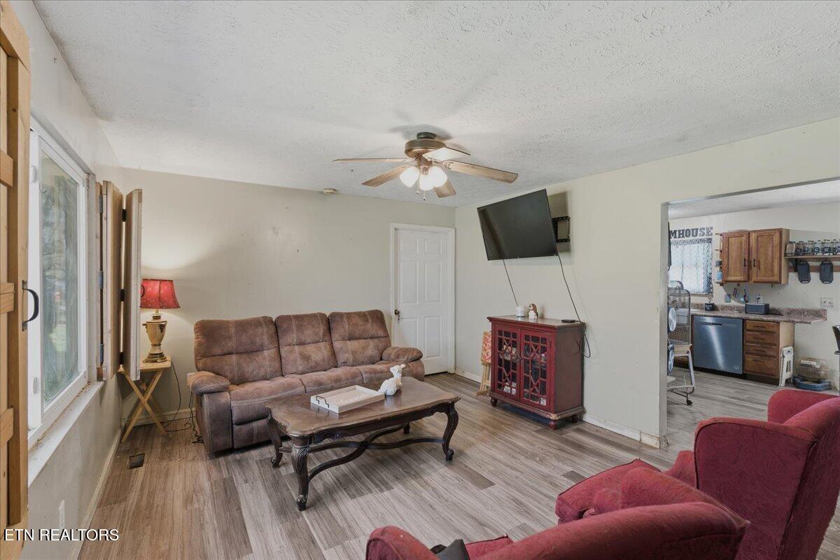 1144 Rocky Springs Road Madisonville, TN 37354 - Photo 17 of 42 04-Living Room