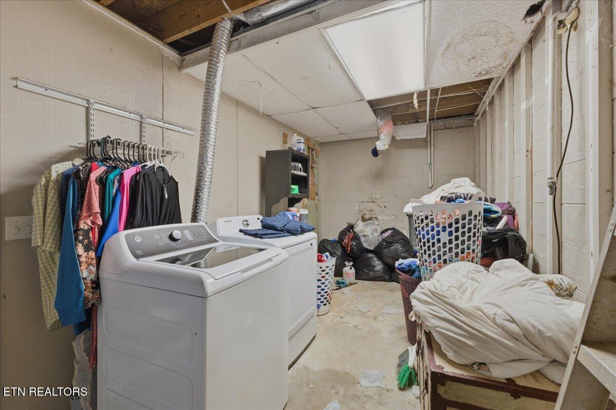 1144 Rocky Springs Road Madisonville, TN 37354 - Photo 28 of 42 27-Laundry