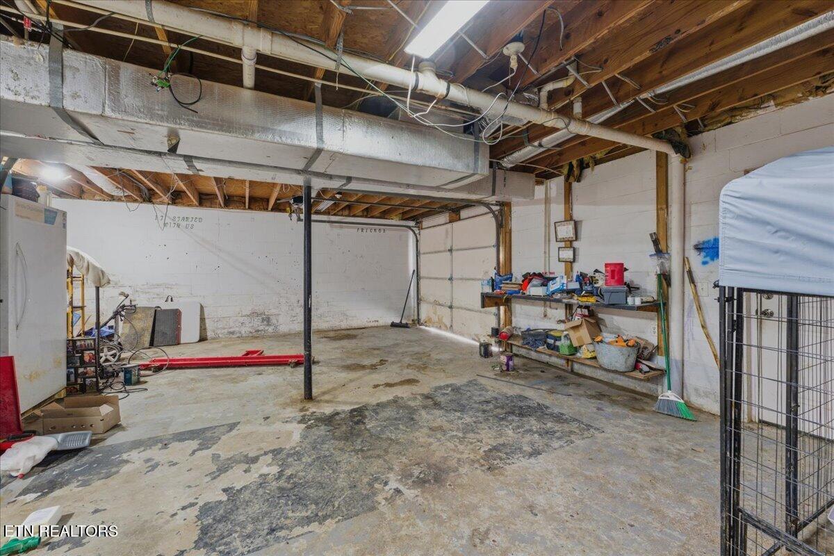 1144 Rocky Springs Road Madisonville, TN 37354 - Photo 29 of 42 Garage