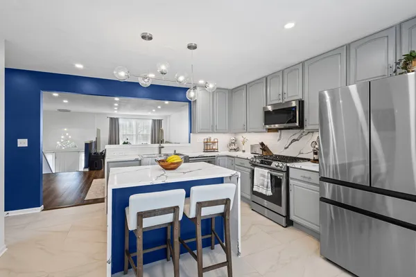 $425,000 | 143 Bristol Lane, Unit 3, Wood Dale, IL 60007