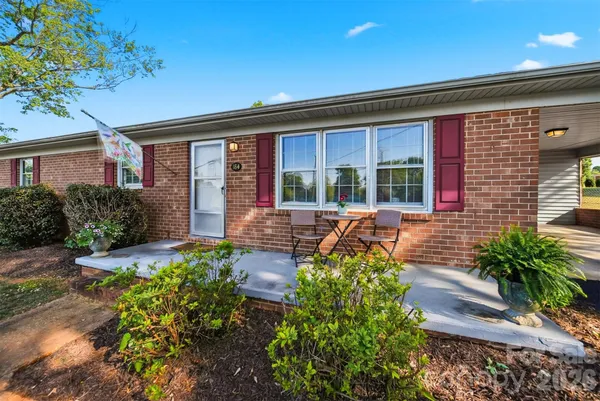 $274,900 | 184 Edgegreen Court, Taylorsville, NC 28681