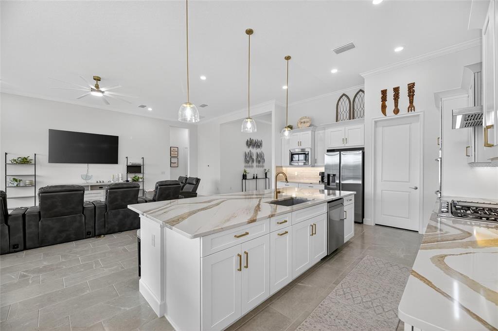 5975 Blakeney Loop Apollo Beach, FL 33572 - Photo 19 of 100