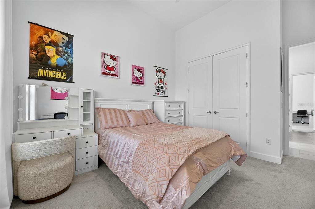 5975 Blakeney Loop Apollo Beach, FL 33572 - Photo 34 of 100 a bedroom with a bed and a couch