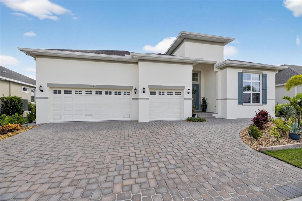 5975 Blakeney Loop Apollo Beach, FL 33572 - Photo 73 of 100 a view of a walk in closet