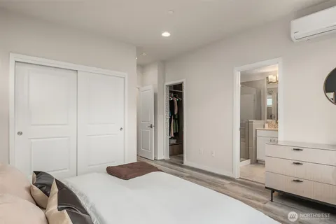 $1,340,000 | 1363 8th Avenue Northeast, Unit 7 1, Issaquah, WA 98029