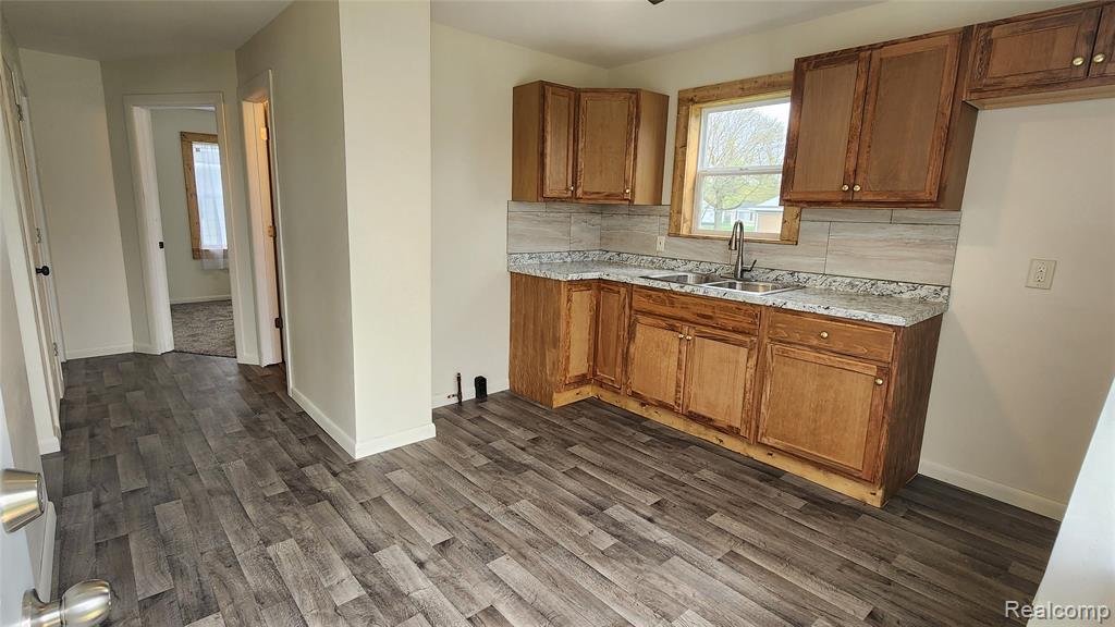 1233 Coldwater Road Flint, MI 48505 - Photo 5 of 22