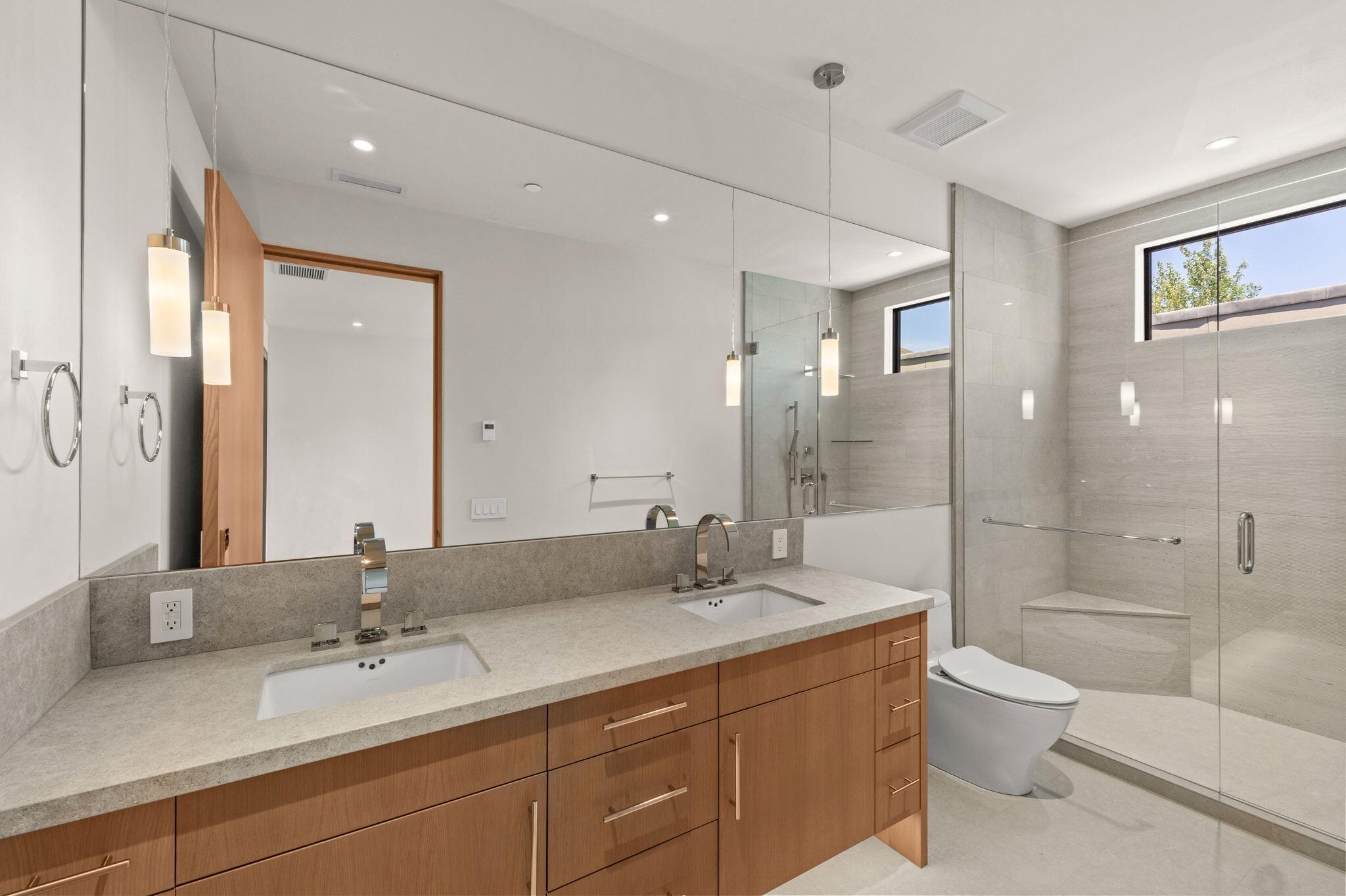 460 North Main Street, Unit 302 Ketchum, ID 83340 - Photo 15 of 23 Guest Bathroom 2