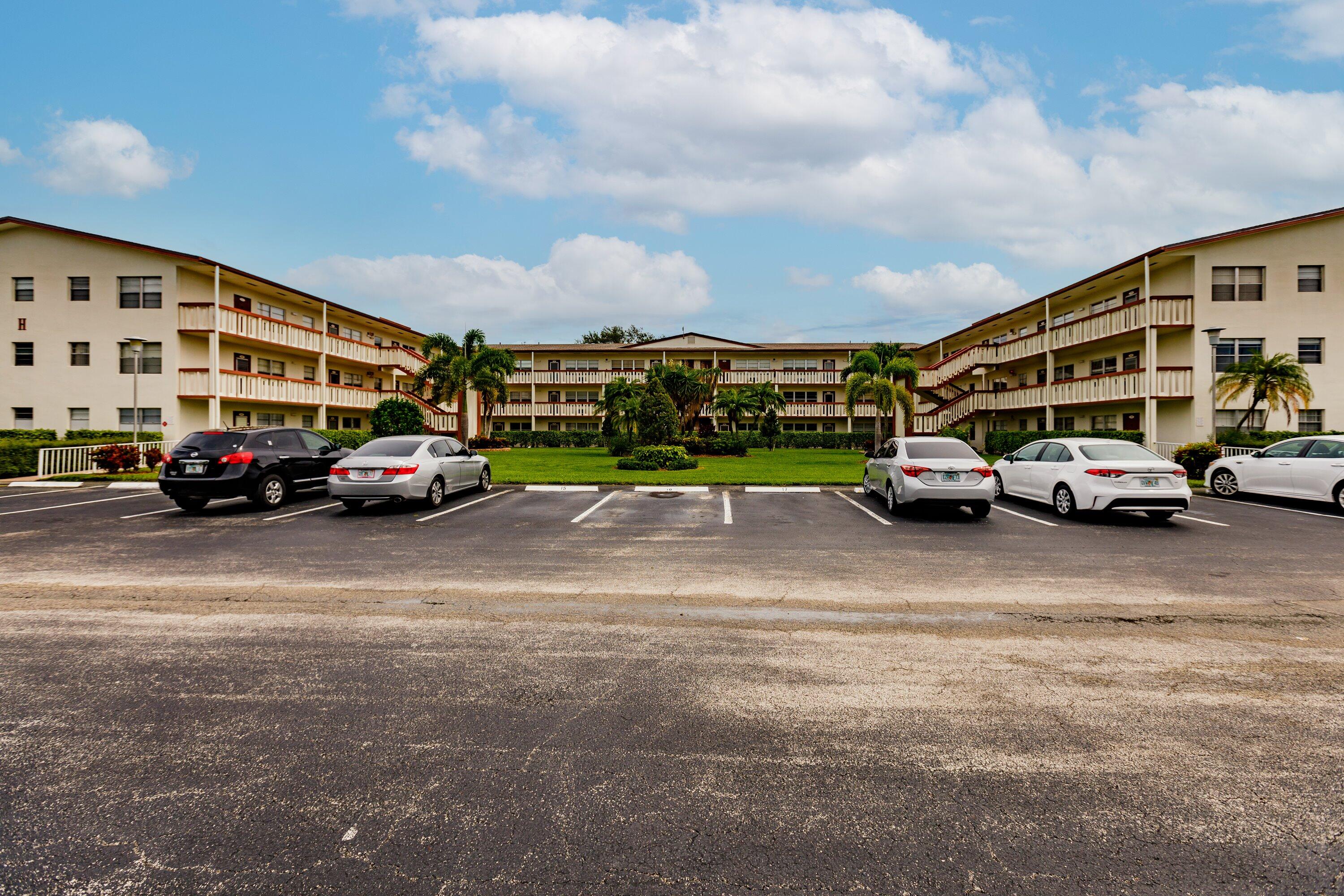 322 Brighton H Boca Raton, FL 33434 - Photo 2 of 18 02-photo-2