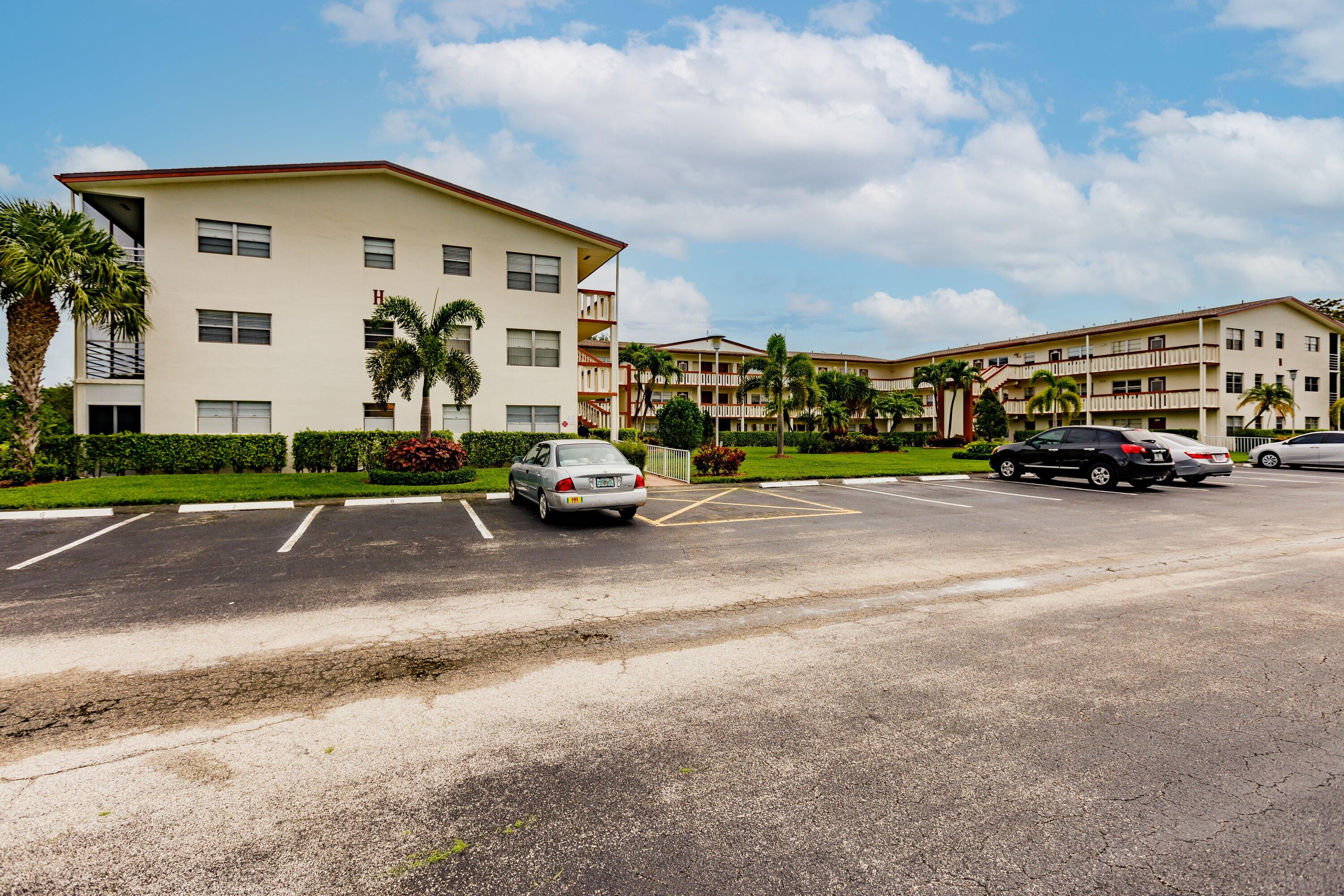 322 Brighton H Boca Raton, FL 33434 - Photo 3 of 18 03-photo-3